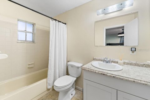 House in Zephyrhills, Florida 2 bedrooms, 136.57 sq.m. № 2229571 - photo 26