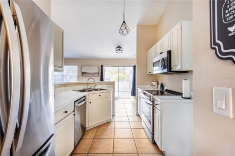 House in Kissimmee, Florida 3 bedrooms, 148.83 sq.m. № 2427648 - photo 11