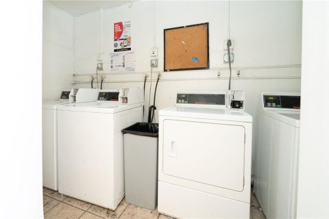 Condominio en alquiler en Oakland Park, Florida, 2 dormitorios, 74.32 m2 № 1229190 - foto 1