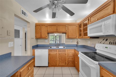 Copropriété à louer à Coral Springs, Floride: 2 chambres, 91.97 m2 № 1999259 - photo 4