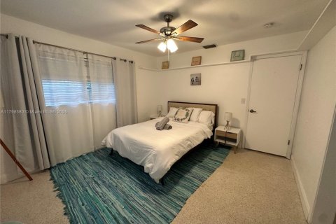 House in Wilton Manors, Florida 3 bedrooms, 187.94 sq.m. № 1712530 - photo 20