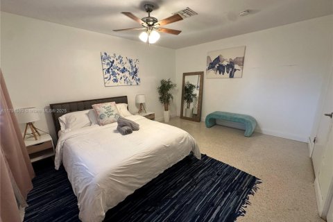 House in Wilton Manors, Florida 3 bedrooms, 187.94 sq.m. № 1712530 - photo 23