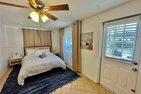 House in Wilton Manors, Florida 3 bedrooms, 187.94 sq.m. № 1712530 - photo 14