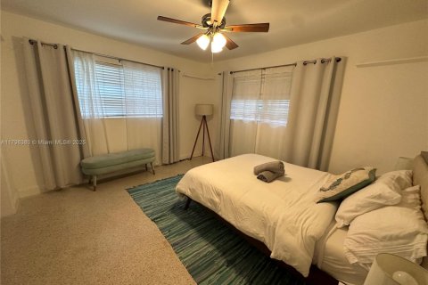 House in Wilton Manors, Florida 3 bedrooms, 187.94 sq.m. № 1712530 - photo 19