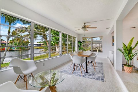 House in Wilton Manors, Florida 3 bedrooms, 187.94 sq.m. № 1712530 - photo 28