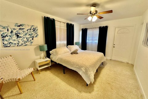 House in Wilton Manors, Florida 3 bedrooms, 187.94 sq.m. № 1712530 - photo 15