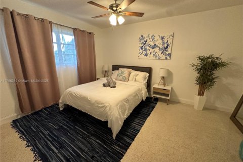 House in Wilton Manors, Florida 3 bedrooms, 187.94 sq.m. № 1712530 - photo 22