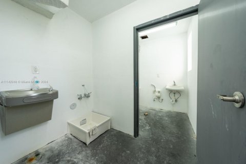 Купить коммерческую недвижимость в Майами, Флорида № 2034705 - фото 18