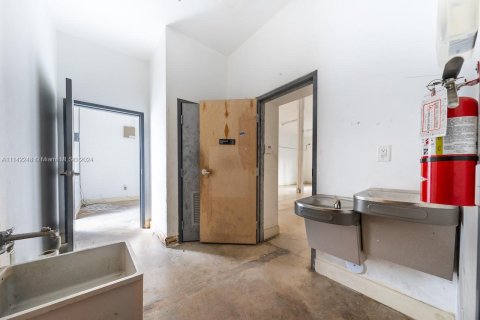 Купить коммерческую недвижимость в Майами, Флорида № 2034705 - фото 13