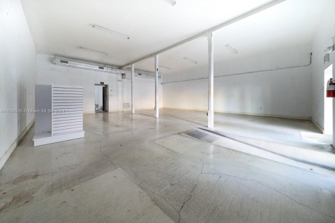 Купить коммерческую недвижимость в Майами, Флорида № 2034705 - фото 14
