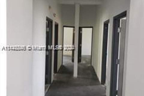 Купить коммерческую недвижимость в Майами, Флорида № 2034705 - фото 19