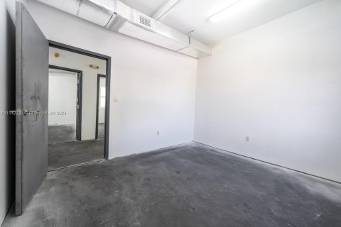 Купить коммерческую недвижимость в Майами, Флорида № 2034705 - фото 27