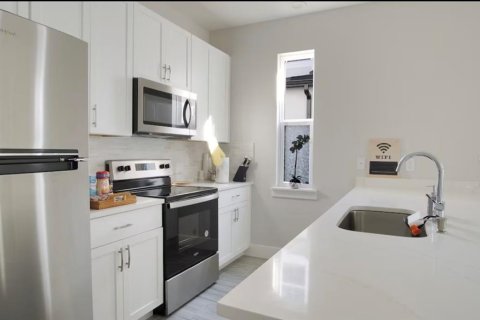 Villa ou maison à louer à Kissimmee, Floride: 4 chambres, 215.81 m2 № 1719879 - photo 4