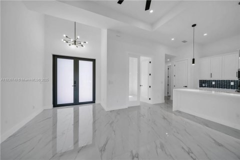 Casa en venta en Cape Coral, Florida, 3 dormitorios, 154.78 m2 № 1830618 - foto 2