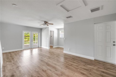 House in Edgewater, Florida 3 bedrooms, 142.98 sq.m. № 1810162 - photo 9
