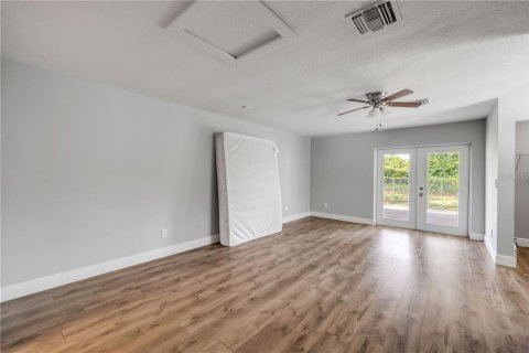 House in Edgewater, Florida 3 bedrooms, 142.98 sq.m. № 1810162 - photo 8