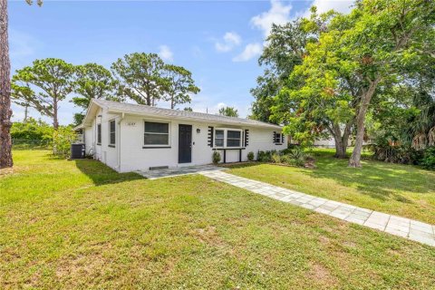 House in Edgewater, Florida 3 bedrooms, 142.98 sq.m. № 1810162 - photo 21