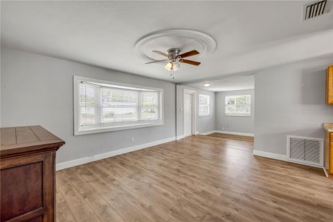 House in Edgewater, Florida 3 bedrooms, 142.98 sq.m. № 1810162 - photo 26