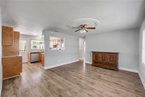 House in Edgewater, Florida 3 bedrooms, 142.98 sq.m. № 1810162 - photo 24
