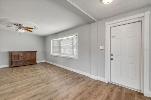 House in Edgewater, Florida 3 bedrooms, 142.98 sq.m. № 1810162 - photo 23