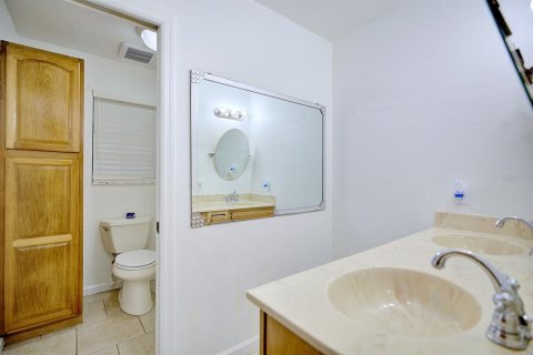 House in Wauchula, Florida 5 bedrooms, 277.5 sq.m. № 1789906 - photo 25