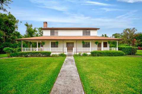 House in Wauchula, Florida 5 bedrooms, 277.5 sq.m. № 1789906 - photo 1