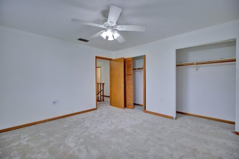 House in Wauchula, Florida 5 bedrooms, 277.5 sq.m. № 1789906 - photo 22