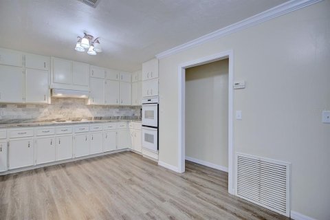 House in Wauchula, Florida 5 bedrooms, 277.5 sq.m. № 1789906 - photo 10
