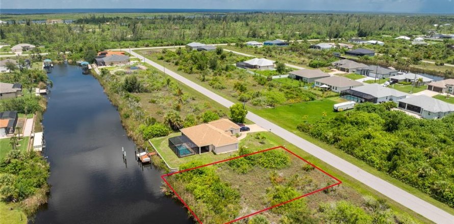 Terreno en Port Charlotte, Florida № 2103702