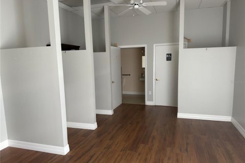 Immobilier commercial à vendre à Port Charlotte, Floride: 211.82 m2 № 2142548 - photo 5