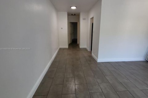 Commercial property in Miami, Florida 115.94 sq.m. № 1859318 - photo 21