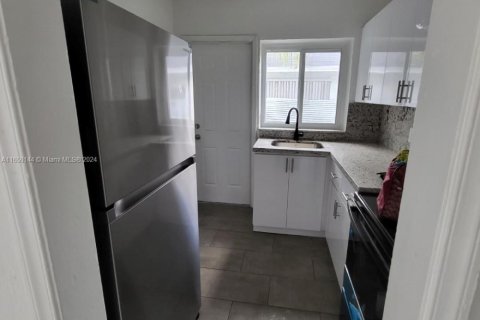 Commercial property in Miami, Florida 115.94 sq.m. № 1859318 - photo 26