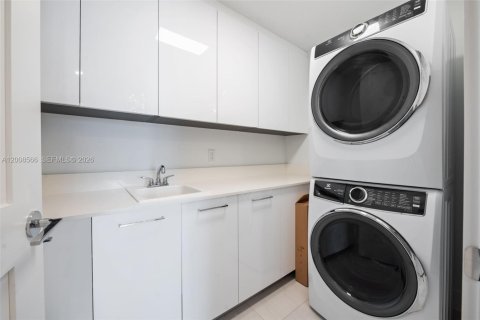 Condo in Fort Lauderdale, Florida, 3 bedrooms  № 2145791 - photo 19