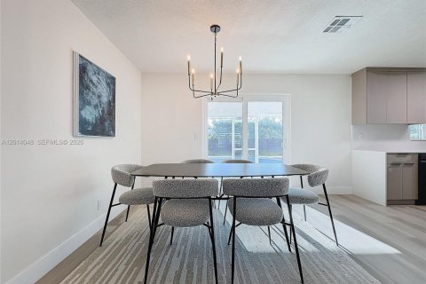 House in Deerfield Beach, Florida 3 bedrooms, 106 sq.m. № 2076058 - photo 8