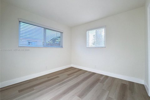 House in Deerfield Beach, Florida 3 bedrooms, 106 sq.m. № 2076058 - photo 18