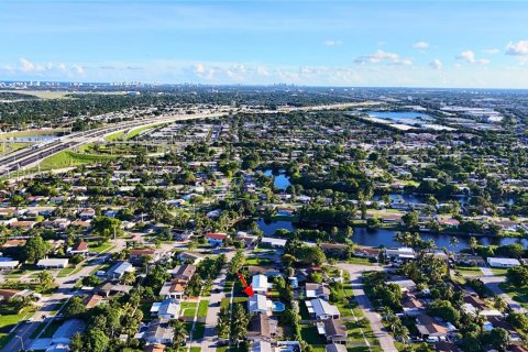 House in Deerfield Beach, Florida 3 bedrooms, 106 sq.m. № 2076058 - photo 29