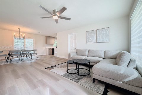 House in Deerfield Beach, Florida 3 bedrooms, 106 sq.m. № 2076058 - photo 6