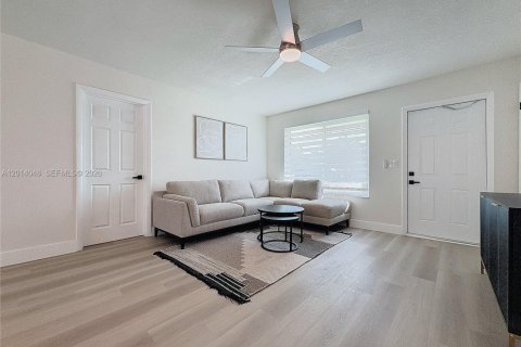 House in Deerfield Beach, Florida 3 bedrooms, 106 sq.m. № 2076058 - photo 5