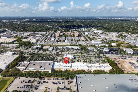 Commercial property in North Miami Beach, Florida № 2009615 - photo 22