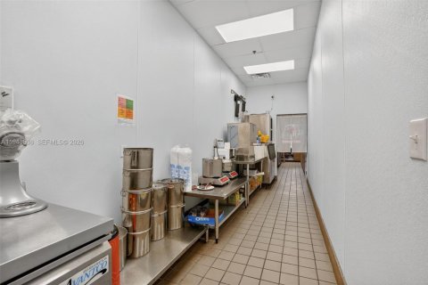 Commercial property in North Miami Beach, Florida № 2009615 - photo 10