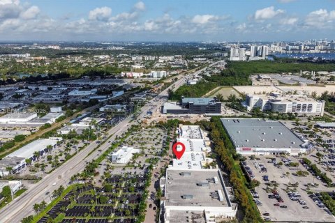 Commercial property in North Miami Beach, Florida № 2009615 - photo 24