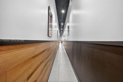 Commercial property in North Miami Beach, Florida № 2009615 - photo 13