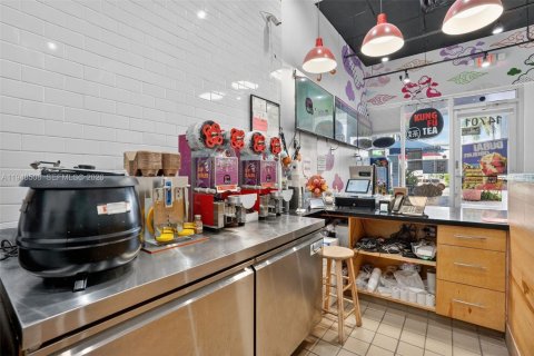 Commercial property in North Miami Beach, Florida № 2009615 - photo 7