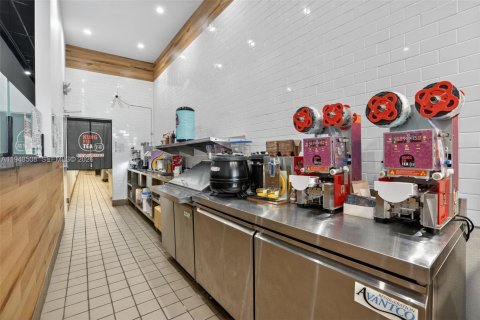 Commercial property in North Miami Beach, Florida № 2009615 - photo 8