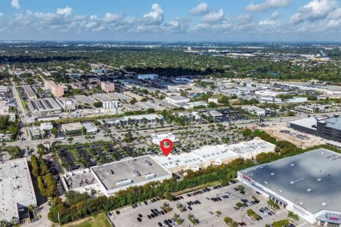 Commercial property in North Miami Beach, Florida № 2009615 - photo 23