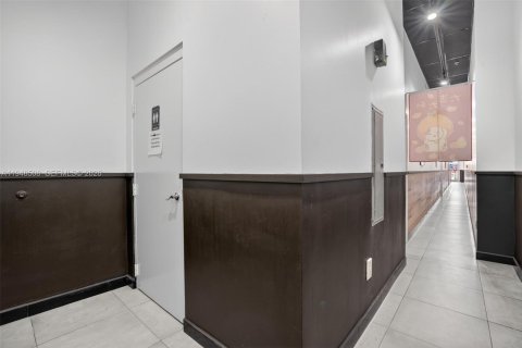 Commercial property in North Miami Beach, Florida № 2009615 - photo 14