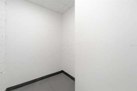 Immobilier commercial à louer à Orlando, Floride: 632.11 m2 № 2415150 - photo 18