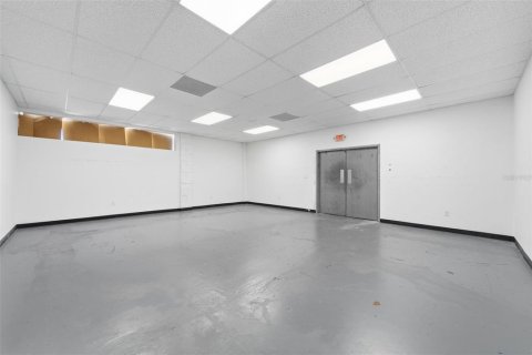 Immobilier commercial à louer à Orlando, Floride: 632.11 m2 № 2415150 - photo 13