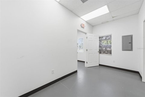 Immobilier commercial à louer à Orlando, Floride: 632.11 m2 № 2415150 - photo 9