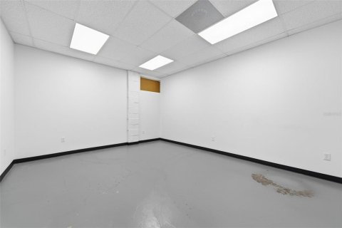 Immobilier commercial à louer à Orlando, Floride: 632.11 m2 № 2415150 - photo 10